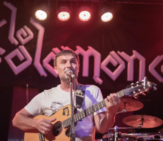 Seba Cayre: “Ser surero es una forma de mirar el mundo y de cantar lo que uno lleva adentro”