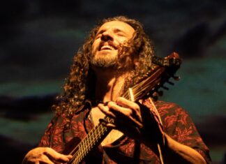 Agustín Ronconi llega a Ensenada con “Músicas mochileras”: identidad latinoamericana, raíz y canción en tiempo real