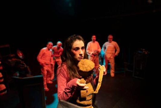 “Esto también pasará”: ciencia ficción criolla, tango y resistencia en el teatro independiente