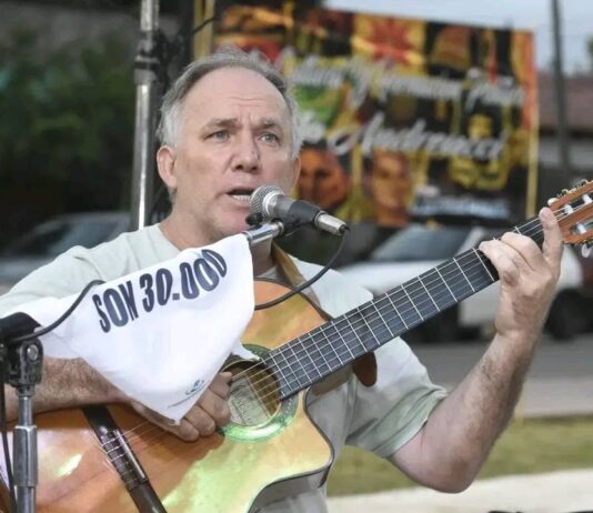 Oscar Simiani: canciones, memoria y la necesidad de volver a cantar con otros